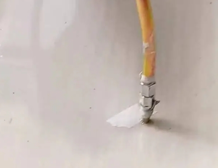 红原瓷砖空鼓维修公司专业解答在瓷砖铺贴过程中，如果使用的砂料过粗（如全部使用了粗砂），可能会导致以下问题